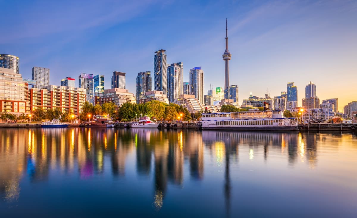 skyline of toronto next to lake ontario