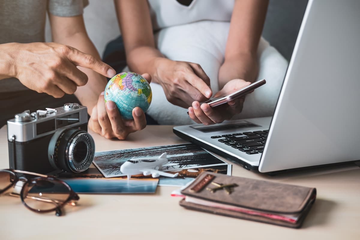 Two people booking a vacation on an online platform on their phone